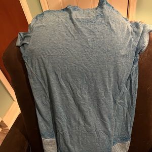 Buckle black blue women’s t shirt good condition soft